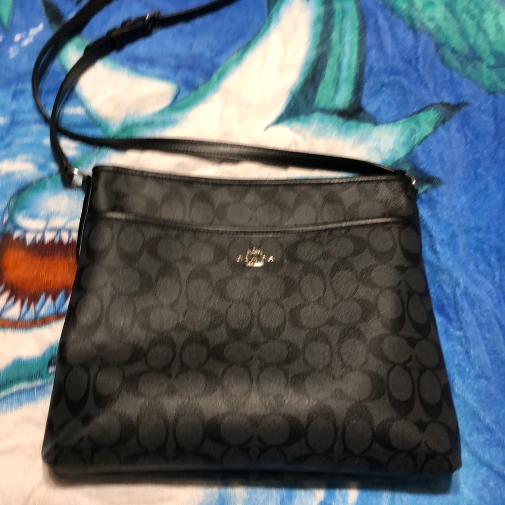Cross body bag. In excellent condition.